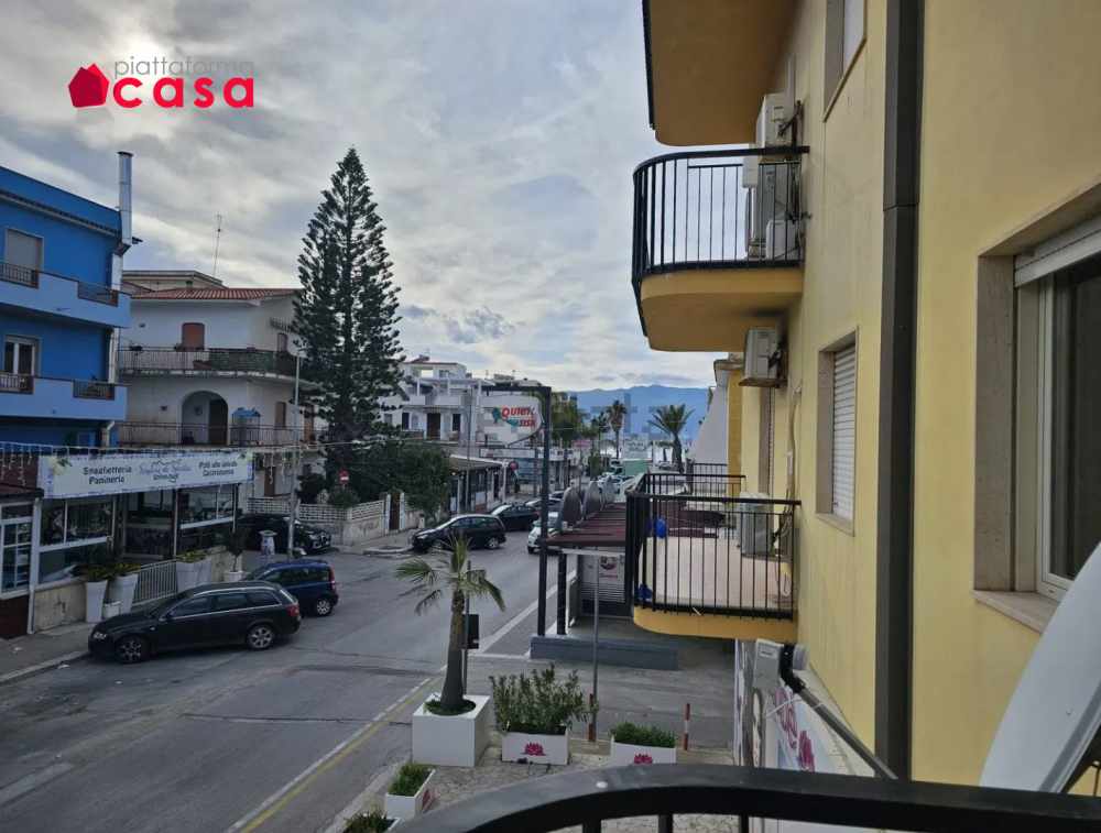 Balestrate – Ampio appartamento con vista mare, ascensore e posti auto