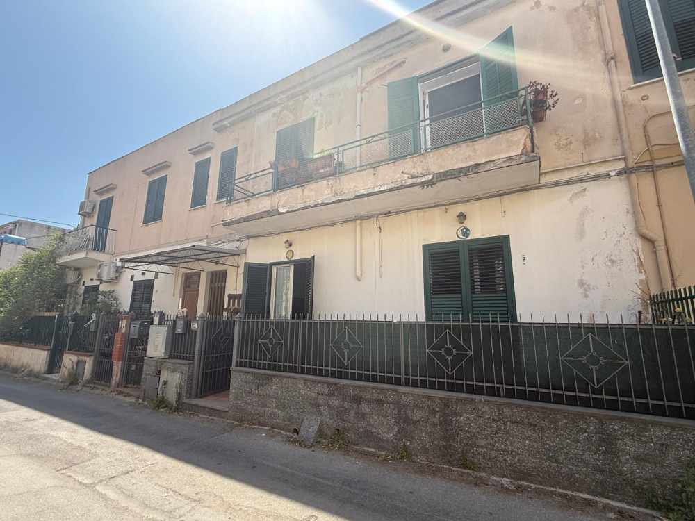 4 VANI - PIANO TERRA CON TERRAZZINO - ZONA PARTANNA MONDELLO