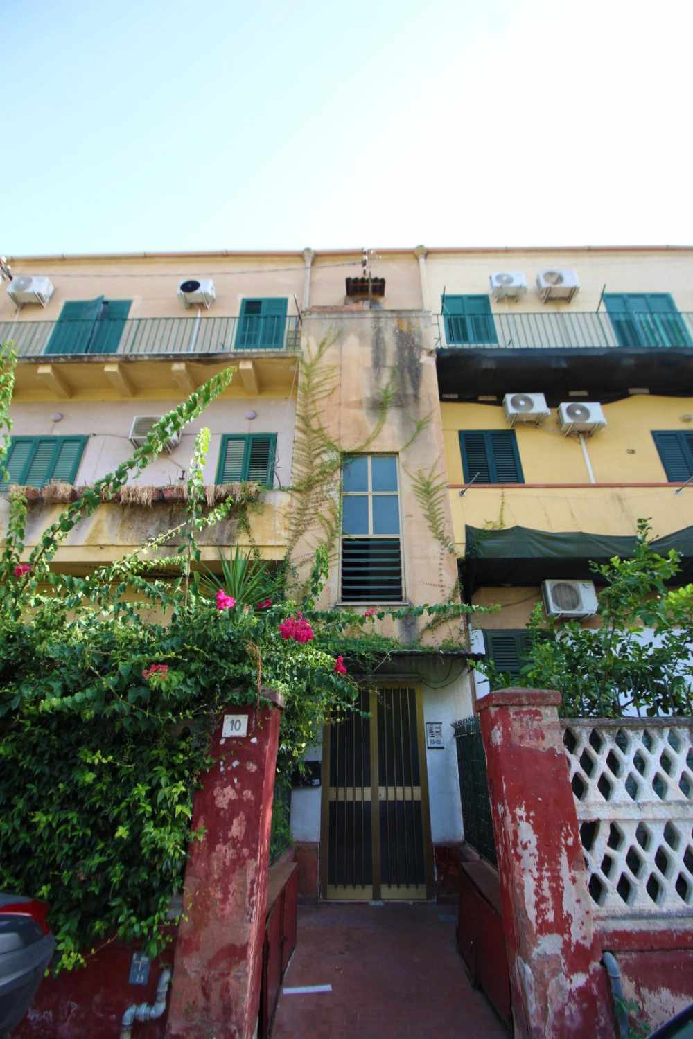 Due Vani locato zona Imperatore Federico
